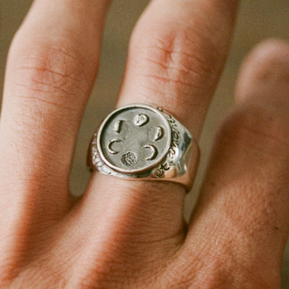 moon phases signet