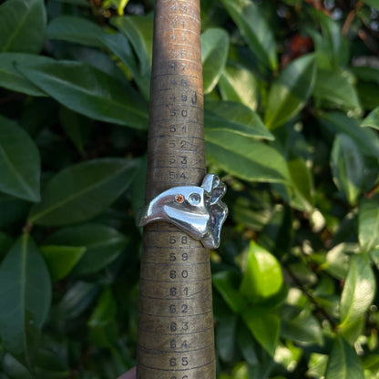 oyster signet w/ 7 gems