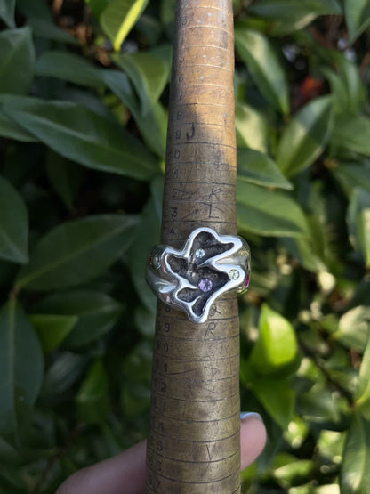 oyster signet w/ 7 gems